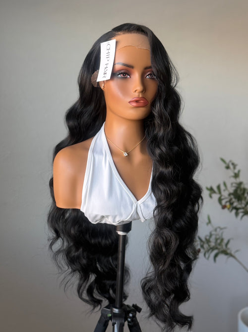 Black Hollywood wave 26” Wig
