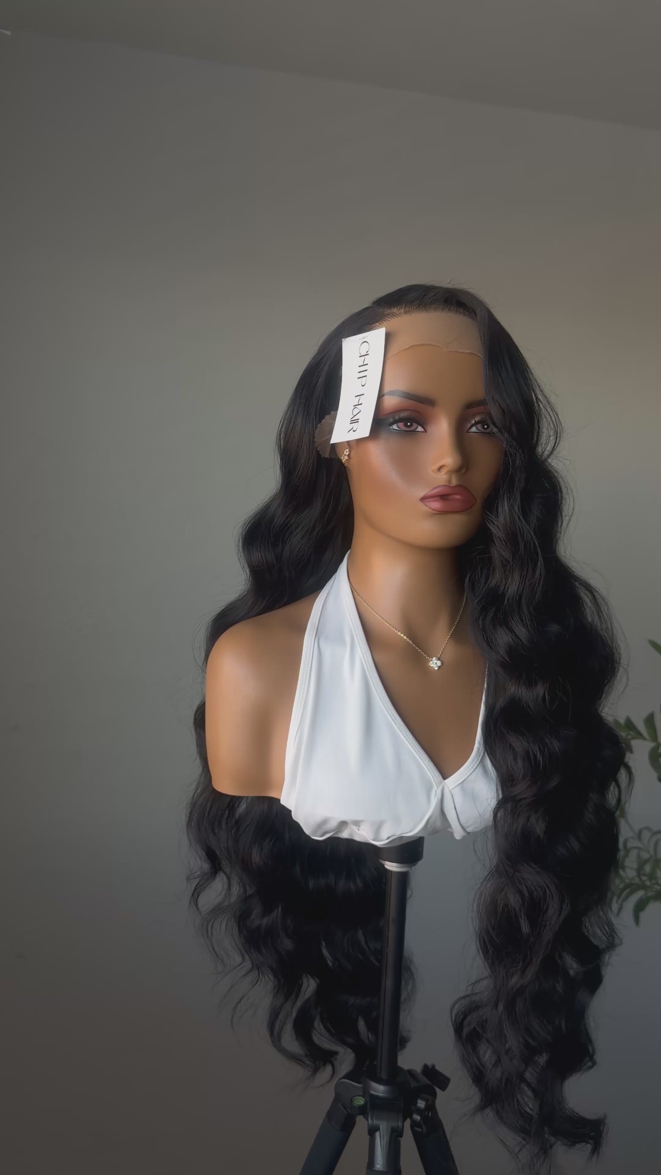 Black Hollywood wave 26” Wig